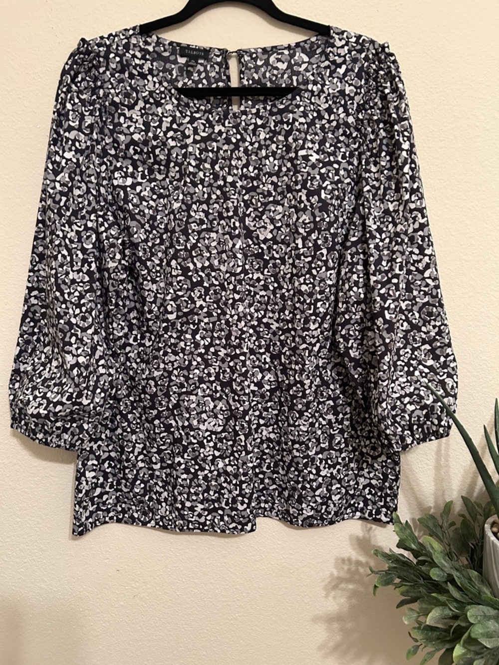 Talbots Black, White and Gray Floral Blouson-Sleeve Top